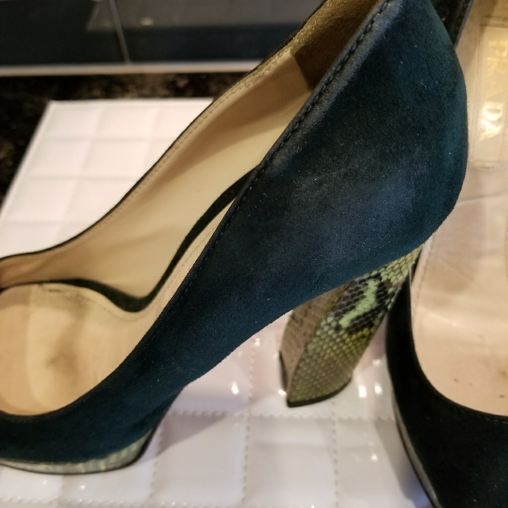 Prada Python Snakeskin Green Platform Pumps Sz 37 - image 4